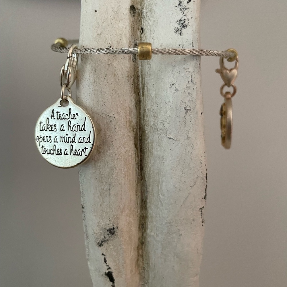 Charm bracelet with 2 charms